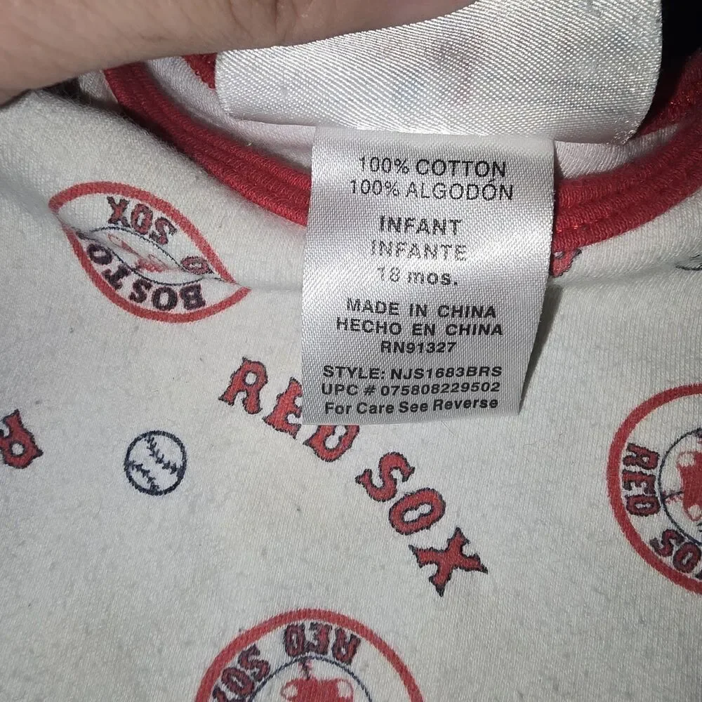 Boston Red Sox Genuine Merchandise 1 Piece Infant Outfit  18 Months (C8)